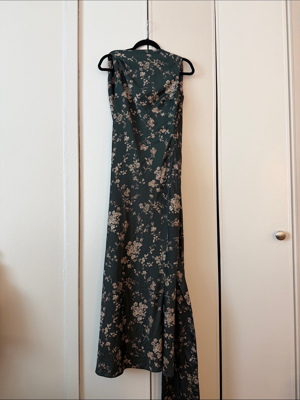 Sau Lee Callie Sleeveless Dark Green Floral Maxi Dress with Cream Print - Picture 3 of 5